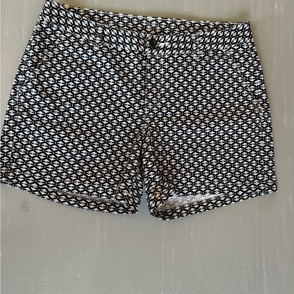 a.n.a Black and White Geometric Women's Shorts
